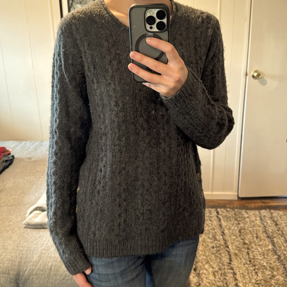 Like new, VERY soft grey sweater